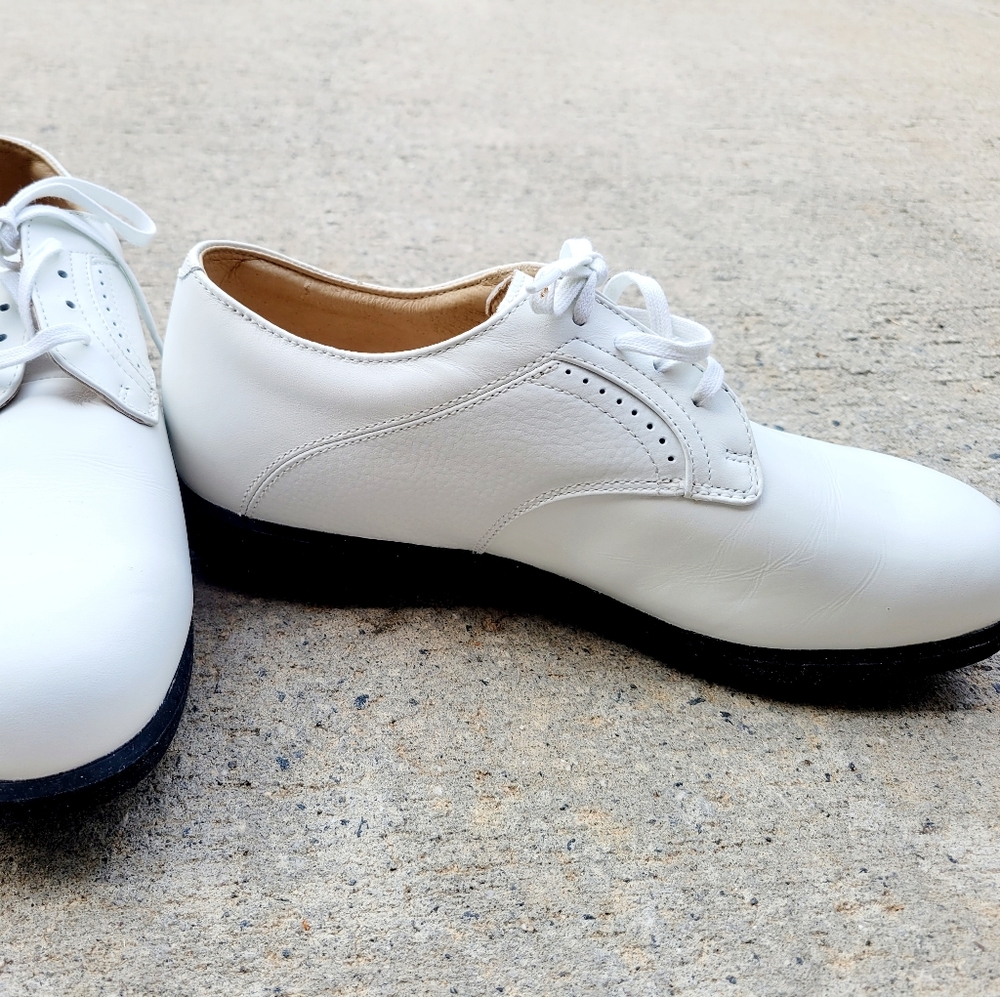 Women's golf shoes